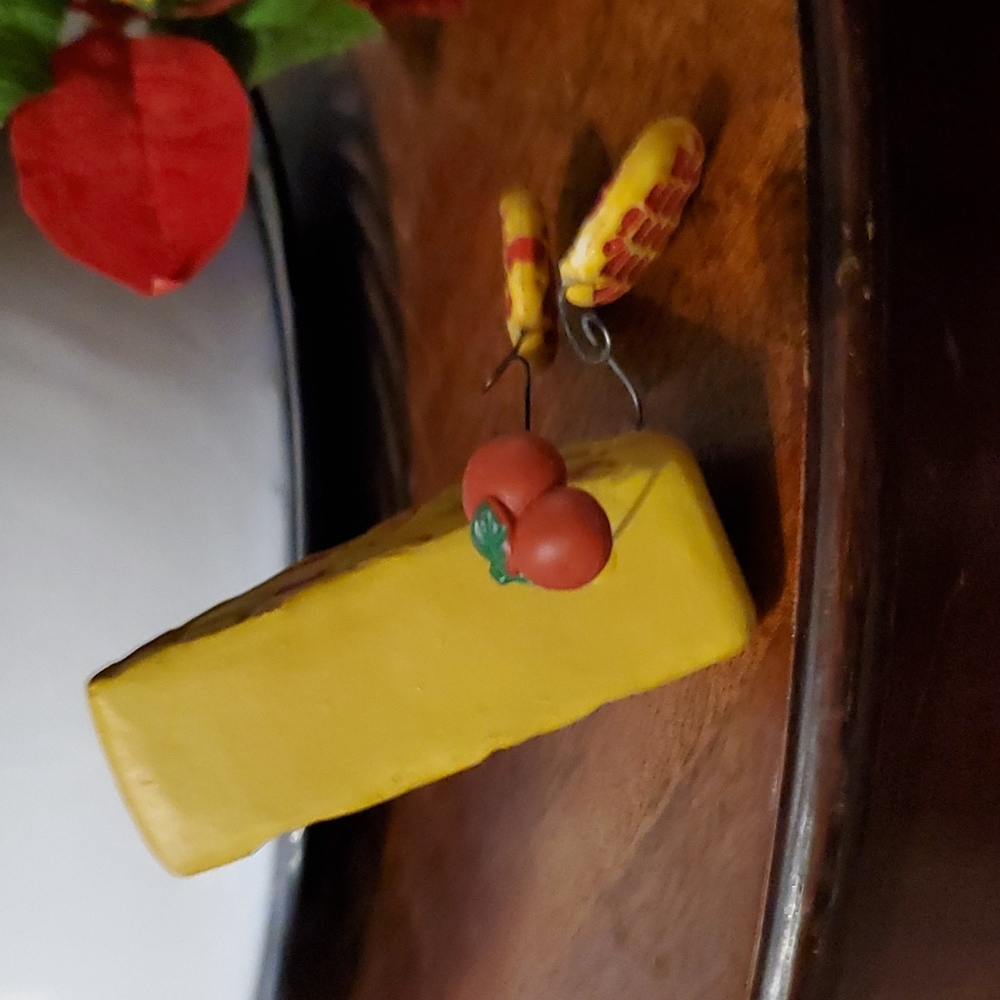 Piece of Pie Shelf Sitter - Picture 4 of 5